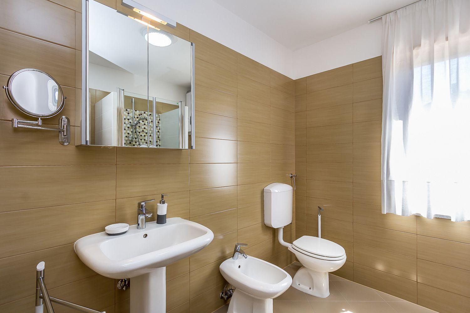 Neu Renovierte Ferienwohnung Mit Klima, Wlan, Terrasse Und Grill Póla Kültér fotó