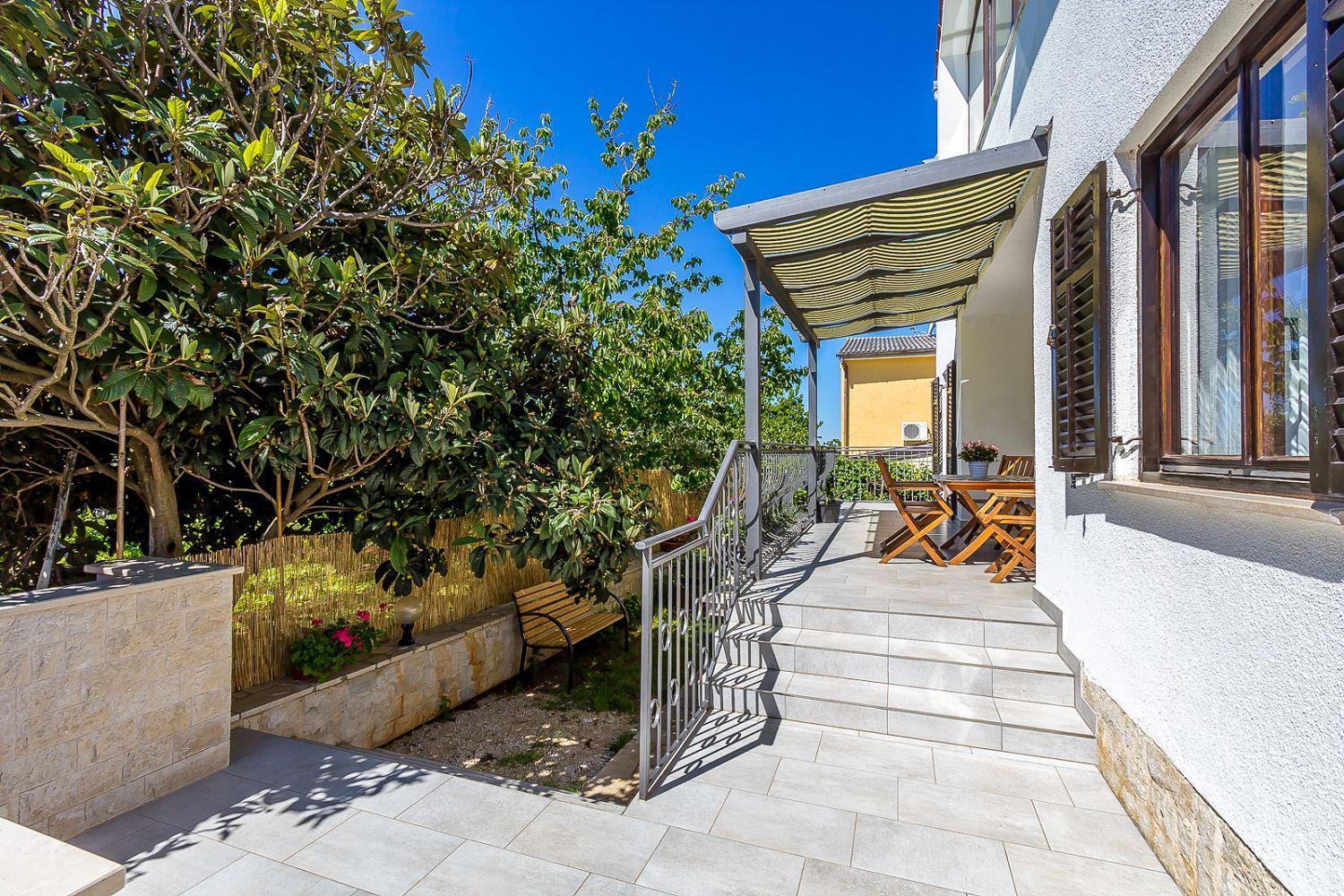Neu Renovierte Ferienwohnung Mit Klima, Wlan, Terrasse Und Grill Póla Kültér fotó