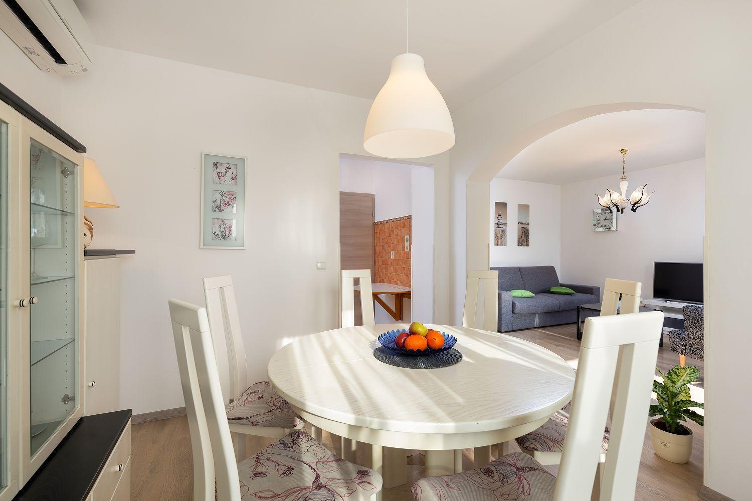 Neu Renovierte Ferienwohnung Mit Klima, Wlan, Terrasse Und Grill Póla Kültér fotó