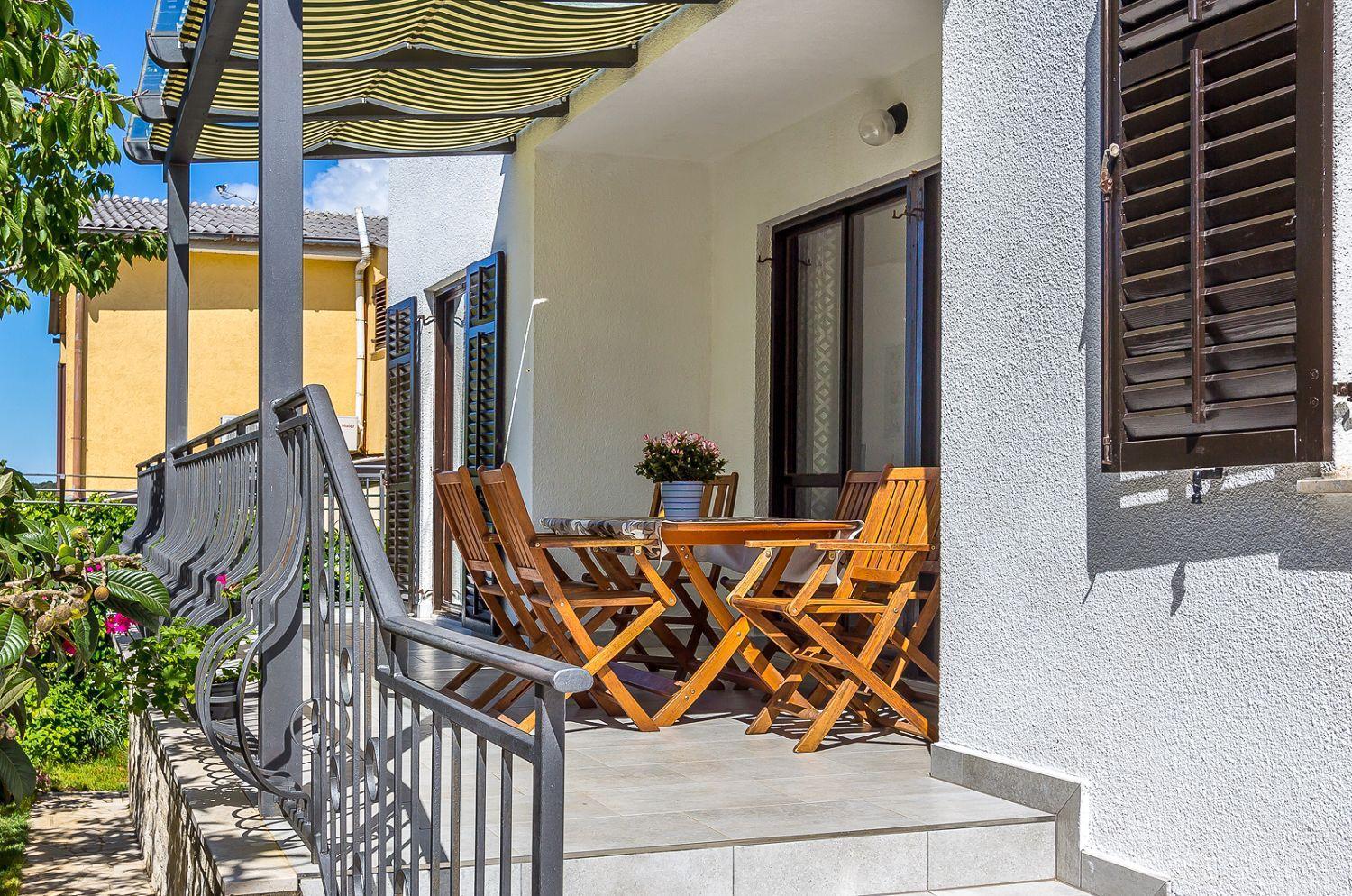Neu Renovierte Ferienwohnung Mit Klima, Wlan, Terrasse Und Grill Póla Kültér fotó